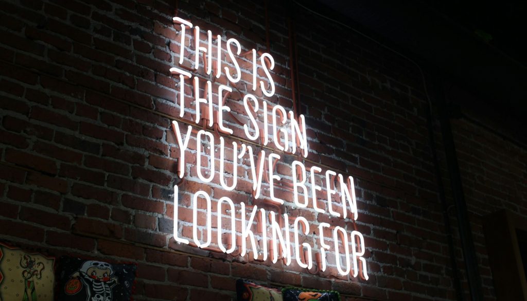 Lire la suite à propos de l’article Pourquoi opter pour une enseigne en plexiglas sur mesure ?