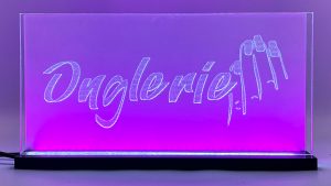 Enseigne lumineuse LED « Onglerie » 2D+